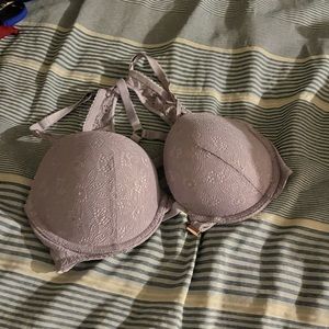 Victoria Secrets Very Sexy push up size 34D lavender lace with back straps